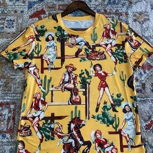 👀⭐️WESTERN WHIMSICAL TSHIRT👀⭐️